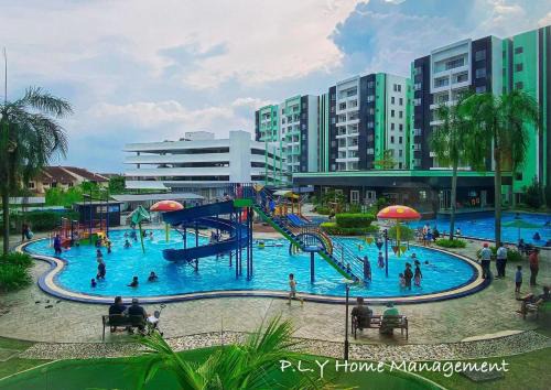 Manhattan Condo Ipoh Waterpark PoolView FREE Carpark & Netflix by PLY Home