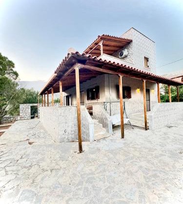 Mani Spot in Almiro