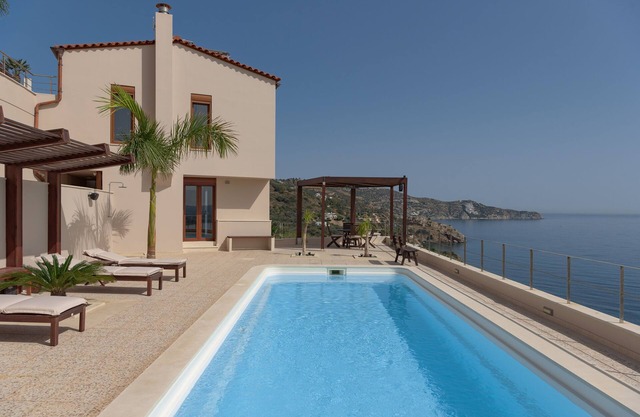 Manificus Villa IV, with Heated Pool
