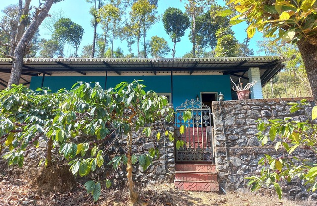 Manikkal Bungalow Uphill Cottage Large