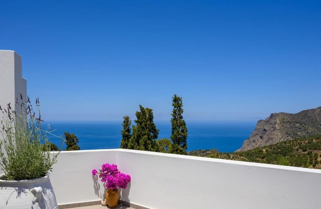 Manolis House