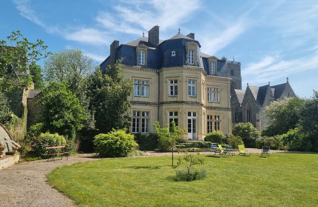 Manor / Large family home, 7 bedrooms, 6 double beds, 5 single beds