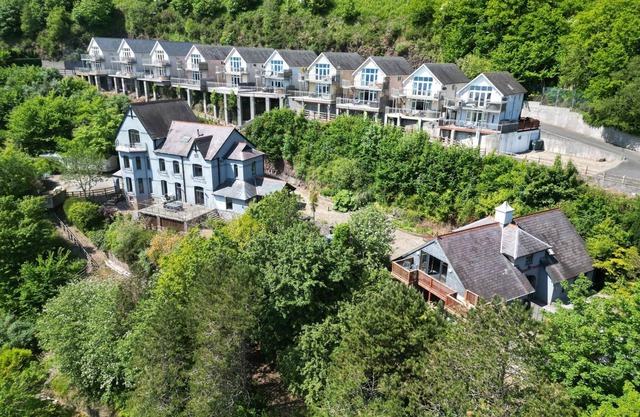 Manor View - 1 Bedroom Apartment - Pendine