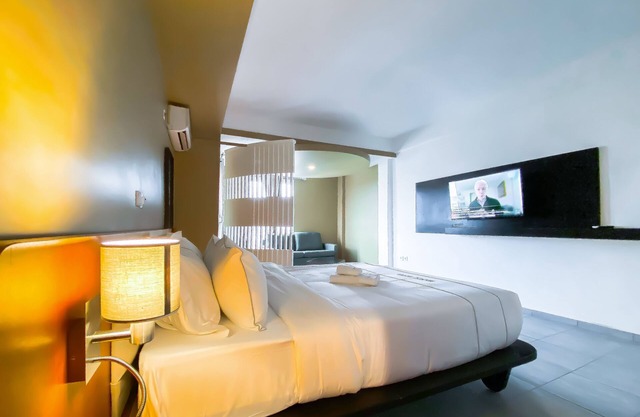 Manou Hotel