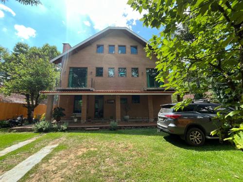 Mansão em Santo Antônio do Pinhal com 4 suítes, Wi-FI, churasqueira, casinha na árvore, bilhar e tênis de mesa