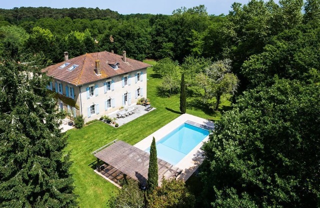 Mansion, 12m swimming pool p. and ch, wifi, linen/towels/cleaning