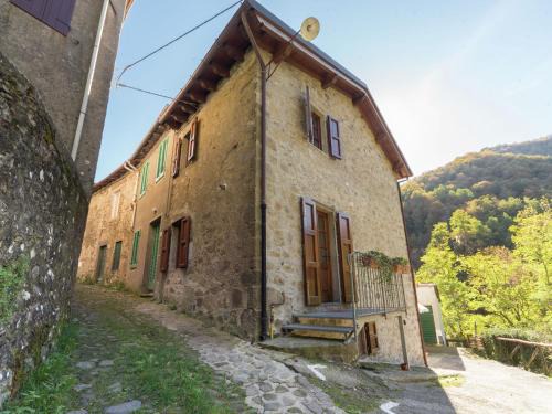 Mansion in Pescaglia near Tuscan Coast