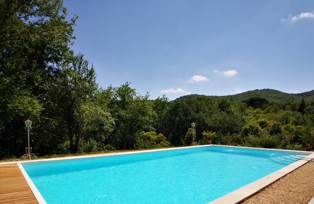 Mansion, spacious, quiet and large swimming pool