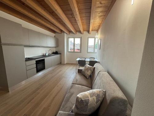 Mantua Central Living