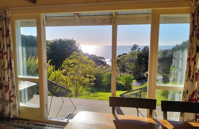 Manu Bay Bush and Beach Cottage