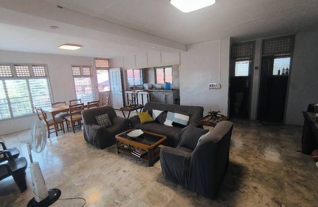 Manuel Villa - A 3-bedroom Villa with Pool, AC, and WiFi in Bataan, Philippines
