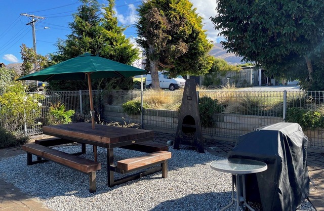 Manuka Crescent Motel