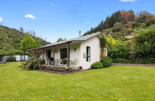 MANUKA RETREAT - NGAKUTA BAY, family friendly in Picton