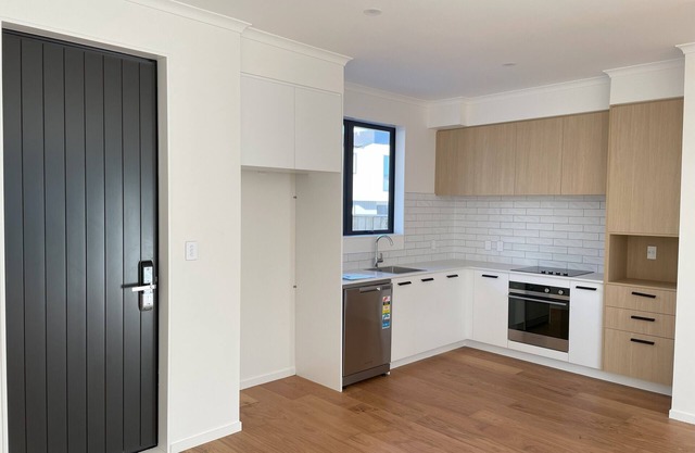 Manukau Centre Pacific Garden's new 3 BRM townhouse for Rent!!!