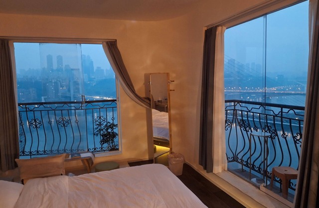 Manument&Hongya Night&River View hotel