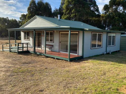 Manyat Peak cottages Kestrel