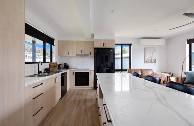 Maple Cottage - Bright, Luxurious & Modern