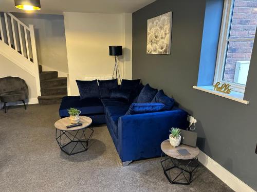 Maple House - 2 bedroom house with free parking in town by ShortStays4U