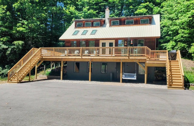 Maple Lodge-Heart of Leelanau County