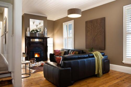 Maple - quaint cottage with fireplace and spa