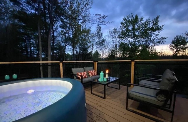 Maple Ridge Modern Cottage