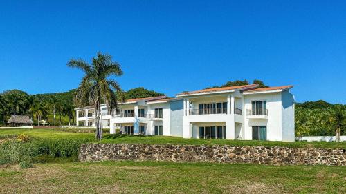 MARACUYA at Limoncito Beach