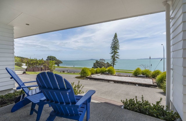 Maraetai Couples Retreat - Omana Beach Apartment