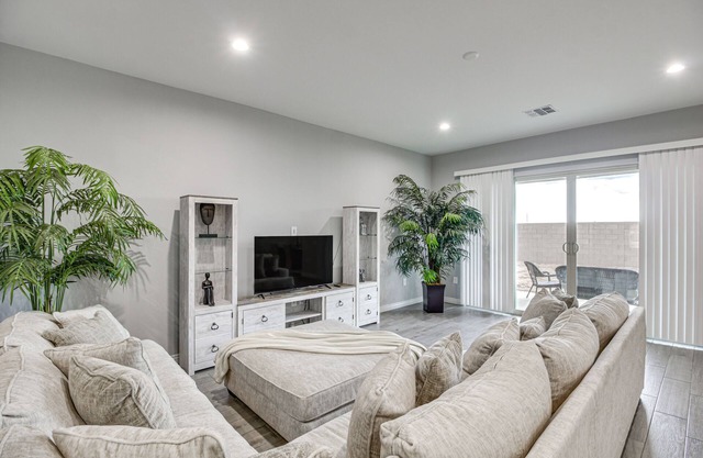 Marana Home w/ Pool Access & Mountain Views!