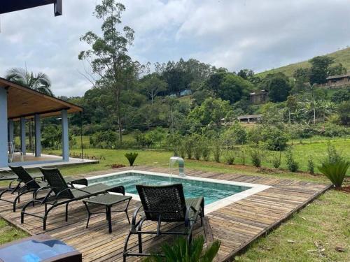Maravilhoso sítio com piscina e churrasqueira