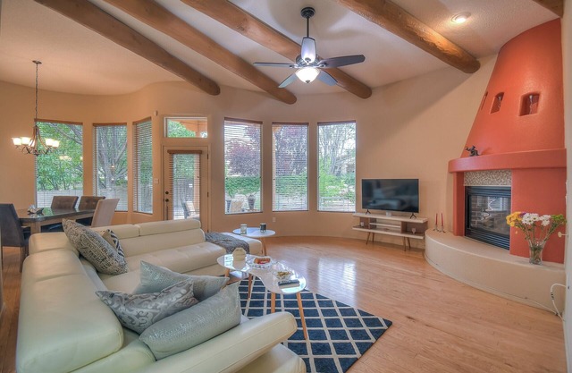 Maravilla, 30+ Day Rentals, Near I-40