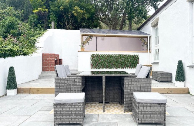 Marazion Charming Retreat for 6 with Social Garden