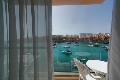 Marbella Holiday Apartments - Seafront - Wifi