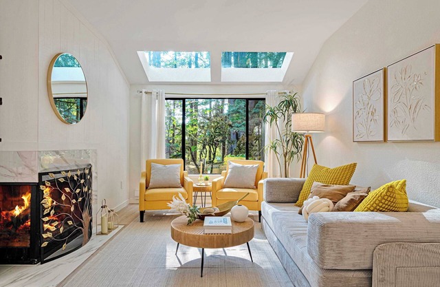 @ Marbella Lane- Cozy Modern TownHome near MS-Word