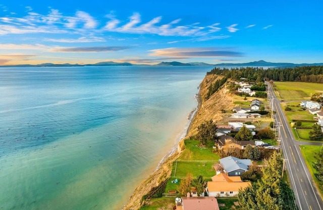 @ Marbella Lane – Wave HS w/EV Charger, Oceanfront!