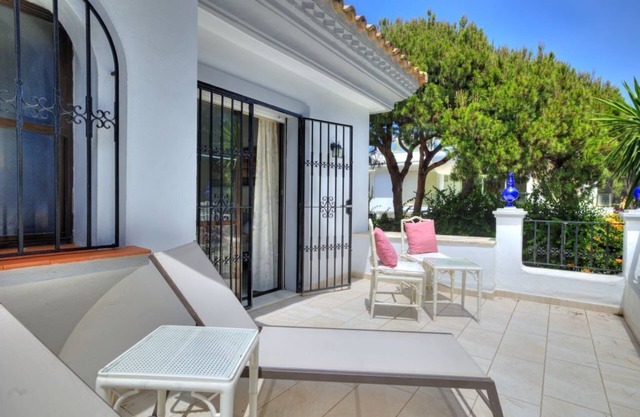 Marbella with Sea View, Shared Pool - 5 Bedrooms