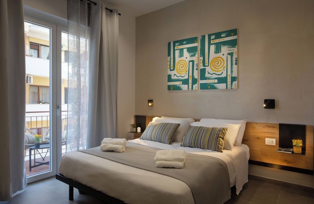MARE FUORI ROOMS