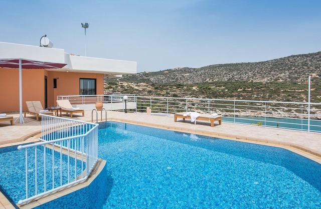 Mare Nostrum, Villa Persa 1, Seafront!