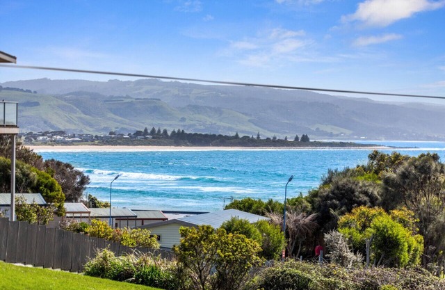 Marengo Beach House - Superb views, walk to beach