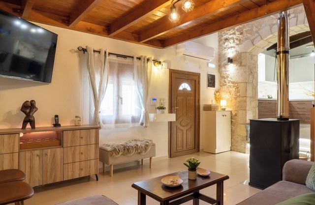 Mareu Stonehouse in the Cretan countryside