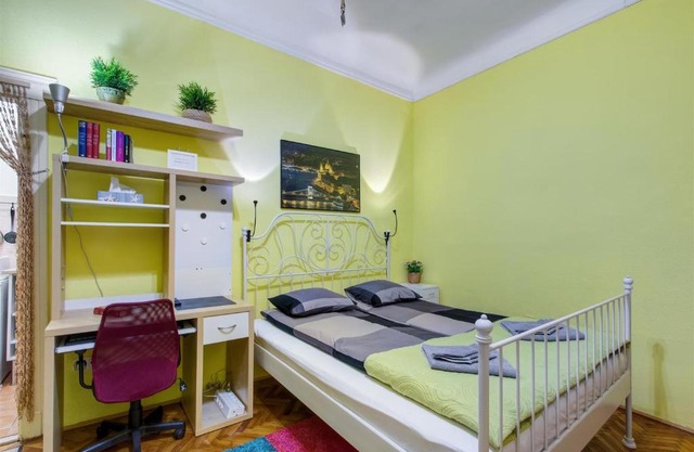 Margaret Apartment