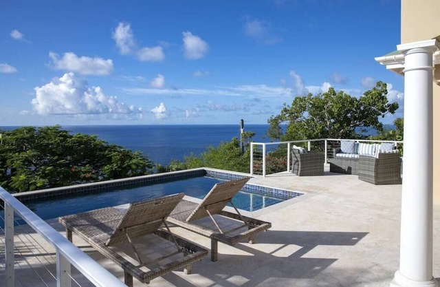 Maria Bluff Cottage-Romantic, Ocean Views, Modern, Private Pool