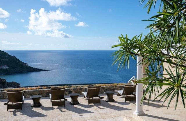 Maria Bluff Estate- Modern Renovations, Sprawling Layout & Stunning Views!