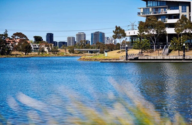Maribyrnong Marvel: Charm with Cityscape Bliss!