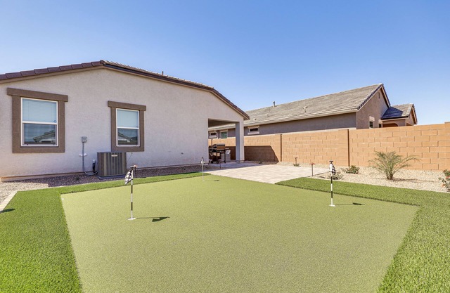 Maricopa Home w/ Putting Green & Covered Patio!