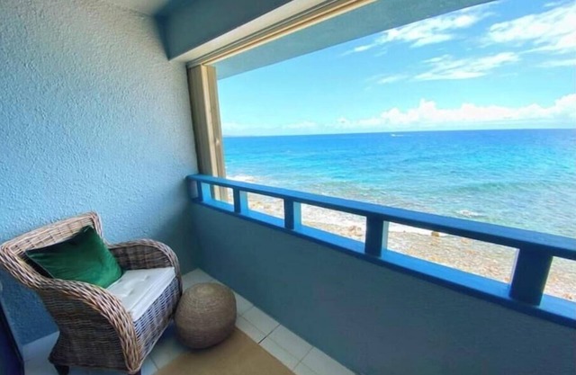 Marie's Oceanfront Condo-1bdrm-3 Pools