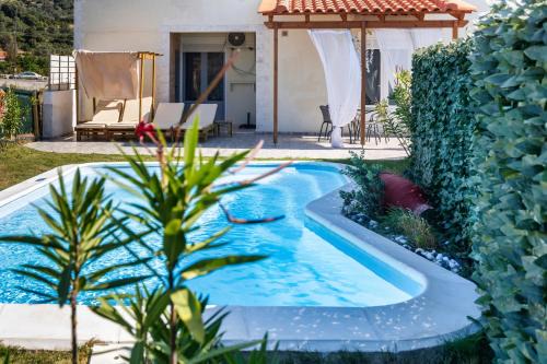 Marilis House, private pool, WIFI, mountain view, Netflix, self-check-in