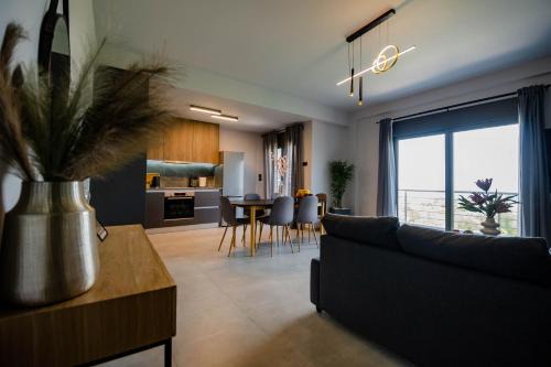 Marimar Panoramic Retreat: Magnificent Space and Breathtaking Gulf View