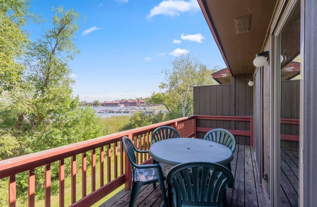 Marina Bay 2BR Condo w/ Garage and Lake Views