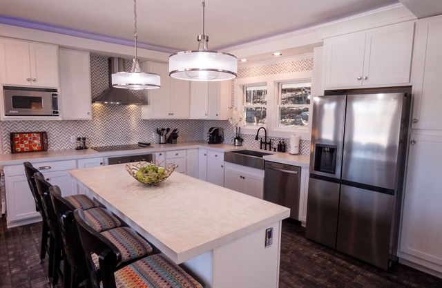 Marina Hillside Lakefront Retreat