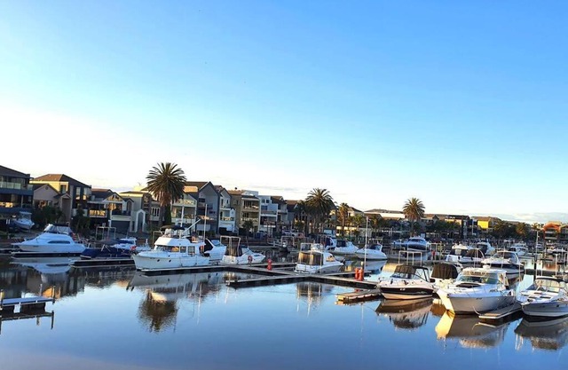 Marina Magic Getaways - Your Waterfront Retreat